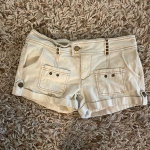 No Boundaries beige shorts
